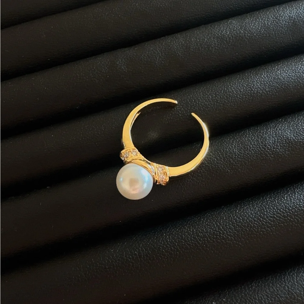 Gold Pearl Ring Vintage Pearl Statement Ring Elegant Cocktail Ring Classic